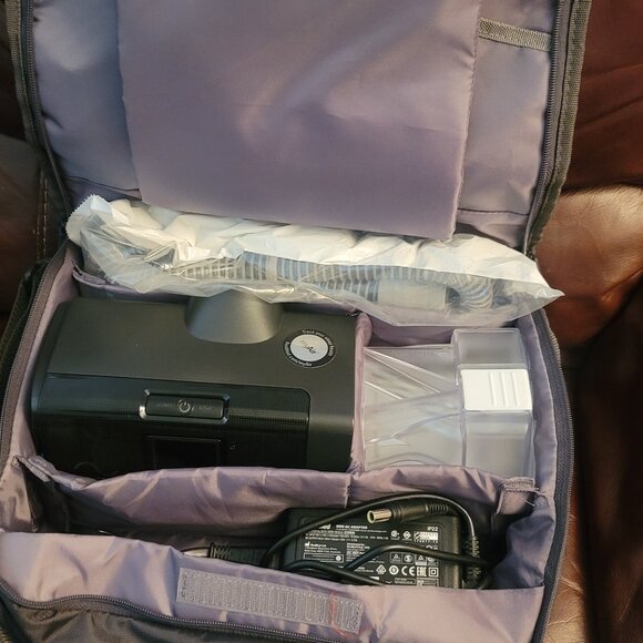 ResMed Air sense 10 Auto set with Accessories and 9881 Run Hours - Picture 15 of 16